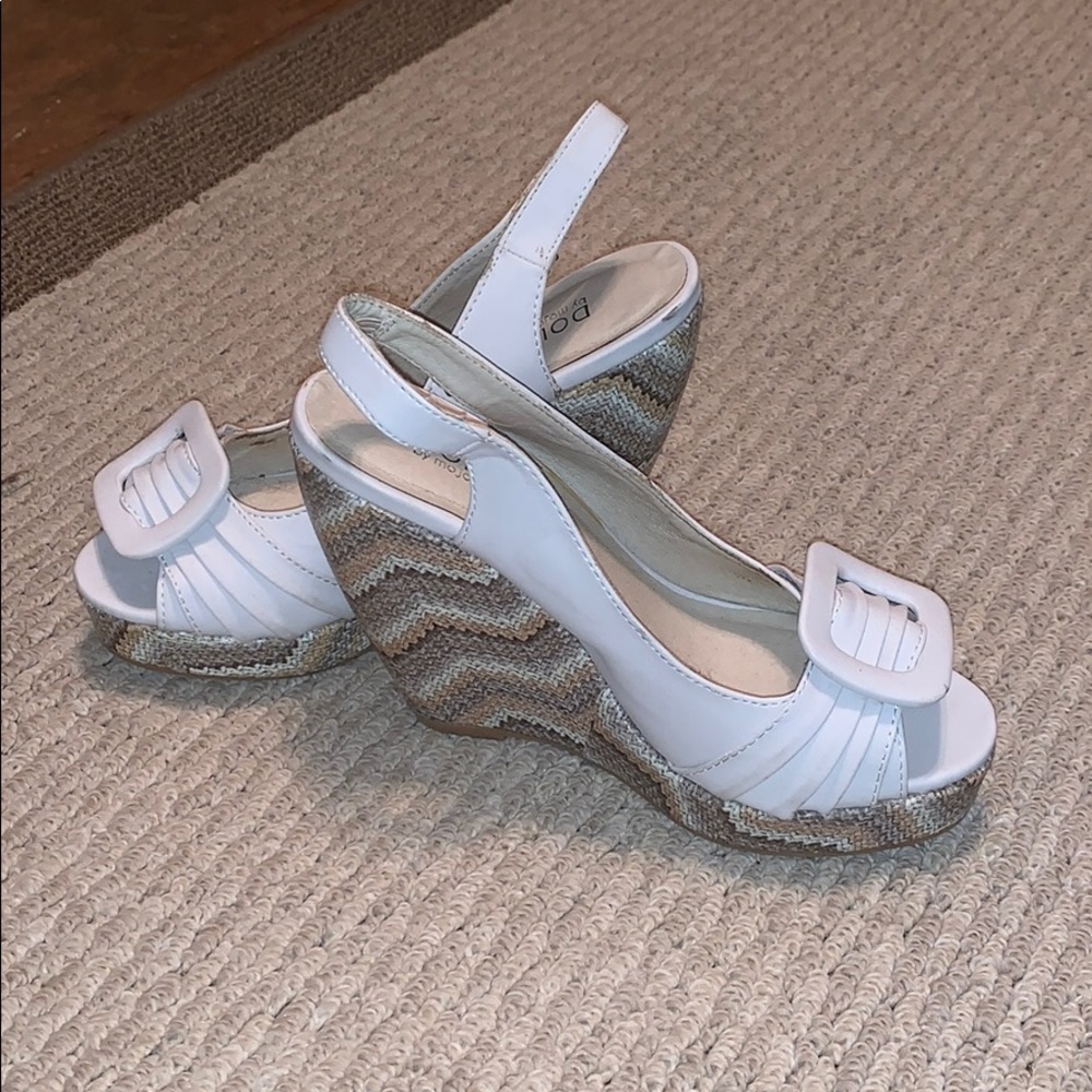 White wedges, knit detail heel. Dolce by mojo moxy